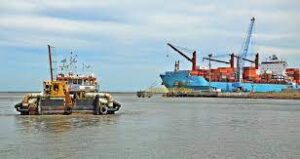 LICITAN DRAGADO DE MANTENIMIENTO DE LOS SITIOS Y ZONAS DE MANIOBRAS DE LOS PUERTOS INGENIERO WHITE, GALVÁN Y ROSALES