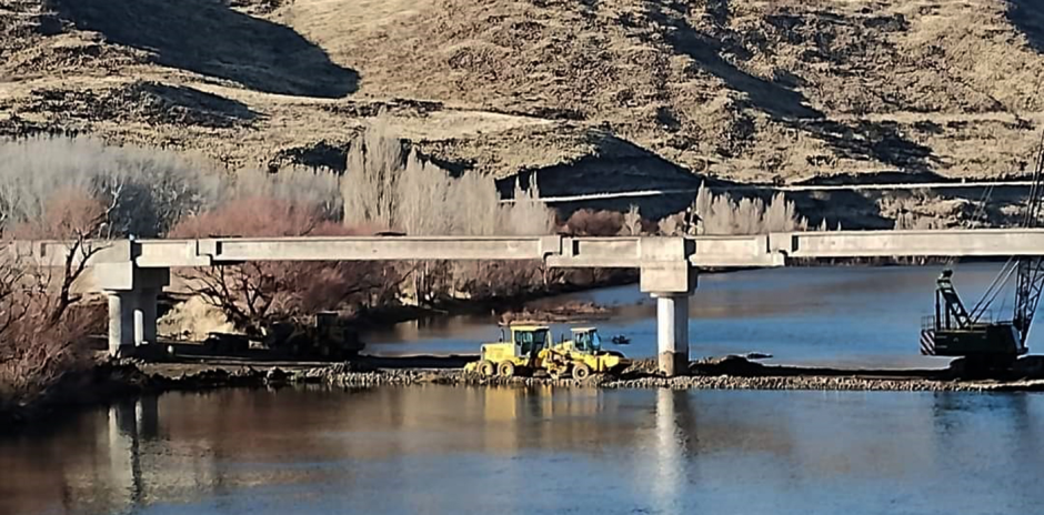 noticiaspuertosantacruz.com.ar - Imagen extraida de: https://www.construar.com.ar/2024/10/luego-de-acordar-con-la-empresa-contratista-retoman-las-obras-en-el-puente-de-la-rinconada/