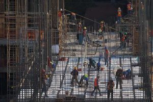 Negocian un acuerdo con beneficios para las empresas constructoras