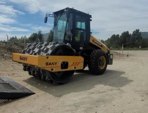 Llegaron las máquinas para el asfalto en Bariloche