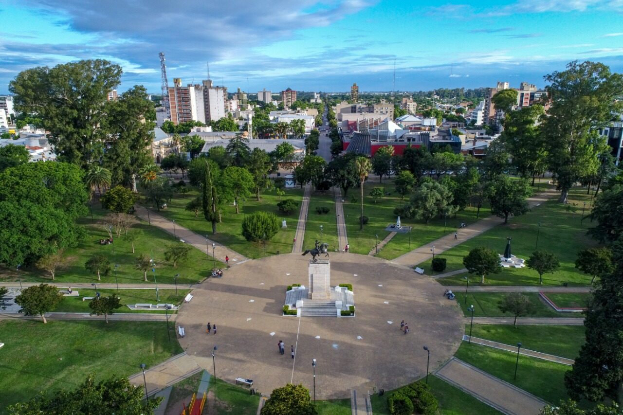 noticiaspuertosantacruz.com.ar - Imagen extraida de: https://www.construar.com.ar/2024/11/este-viernes-se-conoceran-las-ofertas-para-remodelar-la-plaza-san-martin/