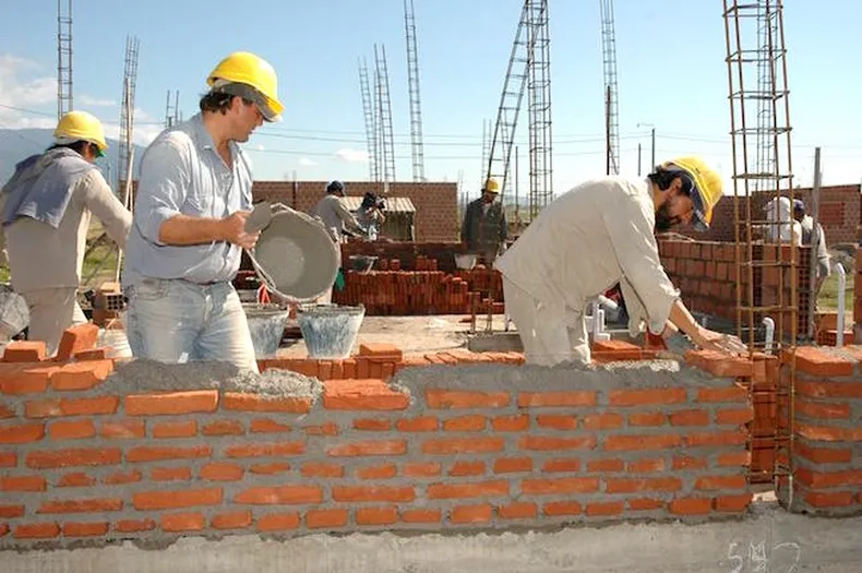 noticiaspuertosantacruz.com.ar - Imagen extraida de: https://www.construar.com.ar/2024/12/materiales-mano-de-obra-y-otros-gastos-en-detalle-cuanto-cuesta-construir-una-casa-en-san-juan/